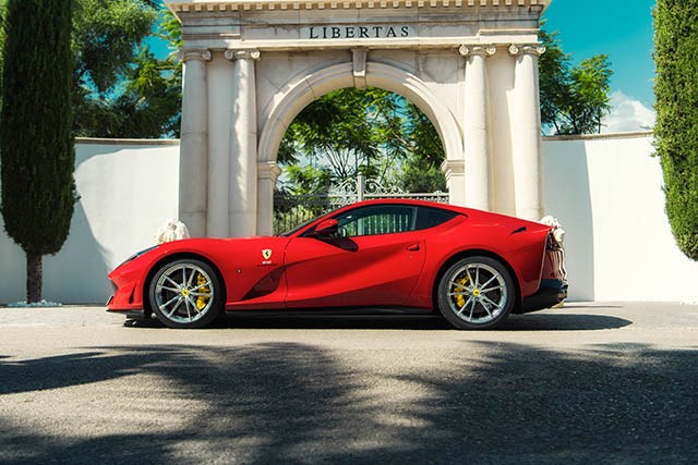 Ferrari 812 Superfast w. OZ Zeus