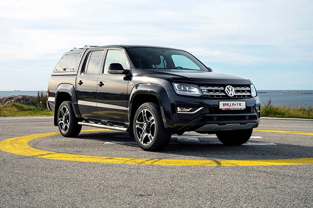 VW Amarok w. Ballistic Dakota Blk/Pol